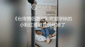 YC商场抄底白衣格子裙长腿美妞微透蓝内裤一侧漏毛中间有湿痕