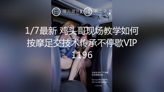 广州大型成人用品展大奶模特各种无底线故意漏奶漏毛 (4)