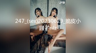 超高颜值女神带着闺蜜户外露出❤️明星颜值御姐『Dirty劳拉』天花板级尤物，玩的开放的开，大屌撑满润滑湿暖蜜穴 (1)