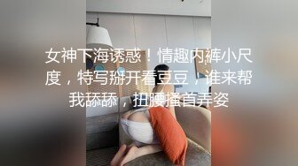 十月新流出旅游景区游乐场女厕偷拍 游客尿尿和妹妹一块来的靓妹换衣服