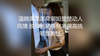 时装模特和摄影师大胆模仿优衣库在试衣间打炮