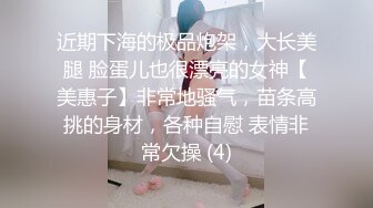 超嫩两个00后嫩妹给炮友口交双女激情，对着镜头深喉口交活不错，极品粉穴抹上扭动舔弄，翘起屁股舔逼扣穴