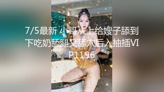 【小少妇的血逼】这是破处还是在搞大姨妈弄了一逼血，大哥还给舔蹭一脸看狼友看真他么喜庆，爆草抽插呻吟不断