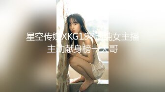 哺乳期奶妈性感展示，情趣装诱惑风骚大奶子挤奶水给狼友喝，给奶子呵呵逼逼上小夹子，自己抠穴流淫水好骚啊