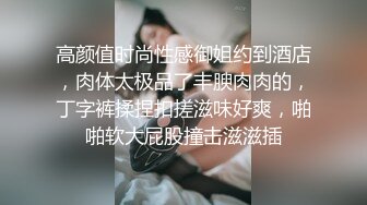 幸福纹身老哥两个一线天00后嫩妹轮流操  半脱下内裤极品嫩穴  深喉大屌骑上来撑爆小穴  叠在一起后入撞击