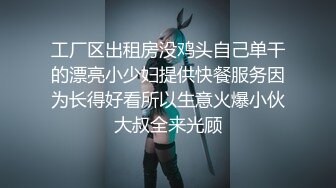 可爱女生对着镜头微笑，身材白皙，高潮的时候用手顶住床，怕声音太大