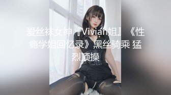 牛仔短裤大奶妹，掰穴手指扣逼特写口交，翘起屁股后入大屁股猛烈撞击