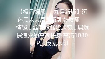 在酒店值夜班时让前台女服务员舔完通红的JB后扒下她裤衩狂操