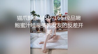 性感黑丝短裙JK装妹子，聊聊天妹子骚起来扭动，特写蹲着口交扣逼后入猛操