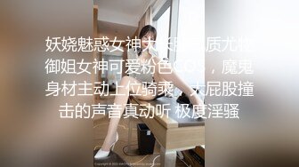 ［原创］老婆摆出待操的姿势，说想要前后各一根鸡巴羞辱她