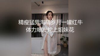 大鸡巴烟鬼哥双飞两个极品少妇，全程露脸情趣黑丝诱惑，一起口交大鸡巴玩弄骚逼菊花，各种体位轮草爆菊花