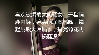 带小女孩的丰满妈妈