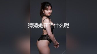 伪娘玩直男翻车现场,被发现是男的,腹肌帅哥还继续操