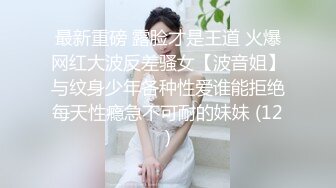 小美女吃鸡很仔细