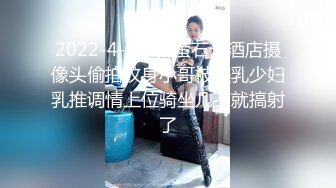 商场女厕近距离偷窥年轻少妇的极品嫩鲍