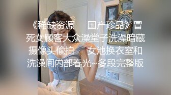 【新片速遞】  餐厅女厕超近距离偷拍眼镜妹嘘嘘❤️小嫩B刚刮过B毛