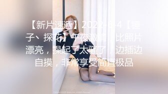 长相甜美新人粉穴多毛美女跳蛋自慰诱惑，揉捏奶子近距离特写掰穴，跳蛋震动肉肉粉穴几下就出水，呻吟娇喘非常诱人