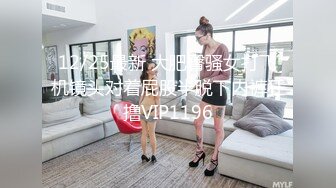 小女友长相超清纯，下面的黑森林却又浓又密