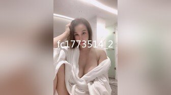   妖艳白皙巨乳白虎一线天美少妇，被大叔调教双手揉奶，乳交疯狂吃鸡多姿势啪啪操穴最后吃鸡爆