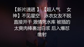  白狐狸少女呆萌可爱全程露脸短裙装诱惑，听狼友指挥脱光奶子发育的不错