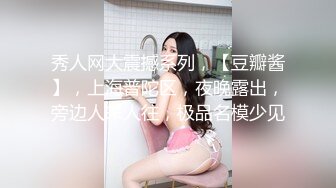 【新片速遞】  安防酒店上帝视角偷拍❤️胖哥早上睡醒拔下女友的裤衩干一炮没戴套精液把床都弄湿了