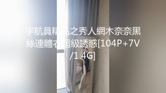 极品气质短发美女米拉娇小身材性欲强，开档情趣内裤翘起屁股灌肠，肛塞震动棒被衬衣各种玩弄骑乘后入