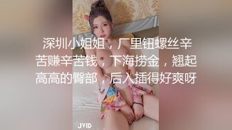 《最新流出国模私拍》2022年老牌唯美女体艺术摄影相约中国极品身材模特-莎丝-房间里的女人裸身与着衣的反差对比