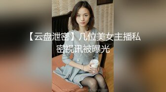 气质御姐吊带牛仔衣脸上笑容很开心看了就不由自主愉悦，身材不错奶子柔软极品逼毛浓密抽插真是销魂