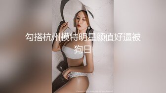 高颜值小美女上厕所被偷拍，戴眼镜的小粉妹，事后要到了妹子的微信，附朋友圈和生活照~