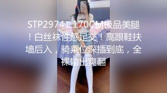 【最新极品抄底】成都地铁医院抄底惊现无内长腿美女 各式内内让人喷血 幻想扒下推到啪啪 (3)