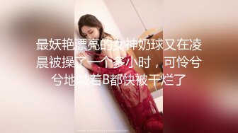 两漂亮美女被各种姿势猛怼逼都操肿了