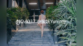 老鹰足浴会所找的气质不错的女技师啪啪，给小哥舔乳头口交大鸡巴玩弄，让小哥压在身下爆草蹂躏还给亲嘴