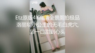 气质尤物美女！难得收费房酒店大战！浴室跪地吃吊，穿上黑丝袜开草，扶吊洞口磨蹭，骑乘位怼入骚穴猛干