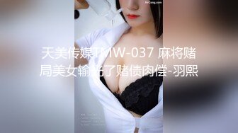 极品颜值牙套妹性感吊带情趣装，扭动屁股呻吟从后面干进来爸爸