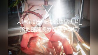 【新片速遞】  偷拍乡下表妹洗澡身材发育的真好 ❤️无意间被她发现放在肥皂架上的手机 还在镜头前卖萌