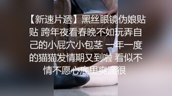   韵味十足甜美小骚货坐马桶上摸穴，舔屌深喉口活一流，主动骑乘特写上下套弄