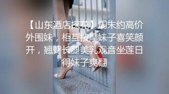 白衣一字马妹子，蹲着特写口交舔弄口交上位骑乘猛操