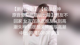 人妻奶妈水做的骚女人，全程露脸黑丝情趣诱惑，舔弄假鸡巴的样子好骚，用奶水射狼友，道具抽插骚穴浪叫呻吟