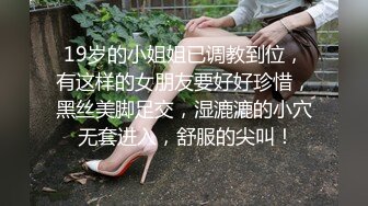 鸭哥寻换牛仔短裤腿上纹身大奶妹,揉穴舔逼非常粉嫩掐着脖子后入抽插猛操