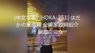 两女子在网吧大打出手，衣服撕破了，洁白的大奶子看得网管都不想劝架