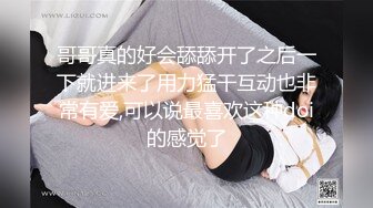 【新片速遞】居家小少妇在家跟小哥啪啪，让小哥拿长茄子小黄瓜抽插玩弄骚穴，口交大鸡巴无套抽插，直接内射骚穴给狼友看