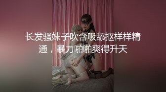 青春活力眼镜反差学生妹，长相老实，内心很开放，背後挂着自己写真艺术照