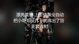 潜入风俗店里的那些事 女技师抹胸裙身材相当好 帮忙挑逗乳粒撸动肉棒 大胸磨茎呻吟色诱