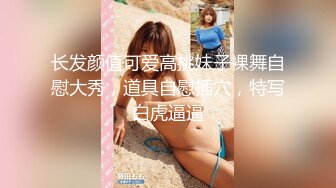 潜入女生宿舍偷拍到的一个圆脸妹子