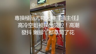 -黑丝美女被俩骚男前后夹击 手抠骚穴潮喷好多淫水