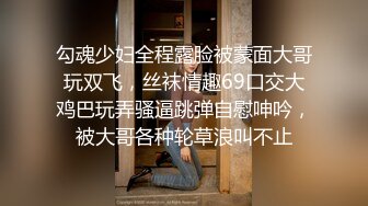 中外合体，丰满淫荡留学生，粉嫩小穴被大黑屌无情暴操，一直淫叫不行了，越是求饶越是兴奋，肯定是爽的比受不了的多，从床上干到浴池，疯狂骑坐大肉棒，插到底毫无痛感，性感美脚润滑足交，英文叫床夹杂着中文，精彩绝伦