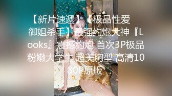 白丝蜜桃奶，诱人小粉逼颜值不错的小女人激情大秀，全裸好身材揉奶玩逼给狼友看特写，精彩互动展示不要错过