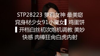 新婚燕尔在婚床上面激情做爱自拍留念 无套后入连续抽插最后爆射后背上 拍摄效果非常不错清晰 高清自拍