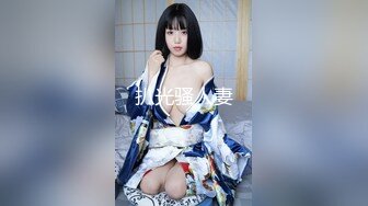 【新片速遞】 北京❤️Ts陈思绮❤️：操人妻，他老公辅助加拍摄，也许这就是绿帽m的快乐吧。看我操他老婆，他鸡吧非常硬非常兴奋！