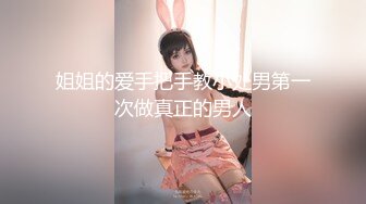  土豪偷偷到刚勾搭上的气质美少妇家里啪啪,老公出差不在家,2人在家里肆无忌惮的狂干